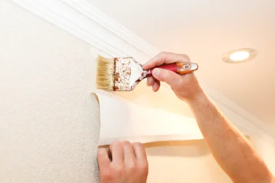 Pose de papier peint à Arvieu — revêtements muraux et toiles de verre